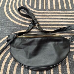 Elegant Black Faux Leather Crossbody Bag